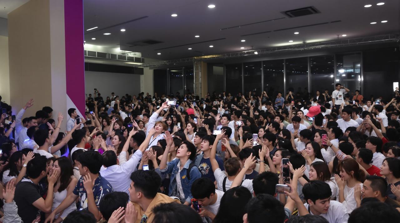 蜜桃视频2026年度影迷见面会