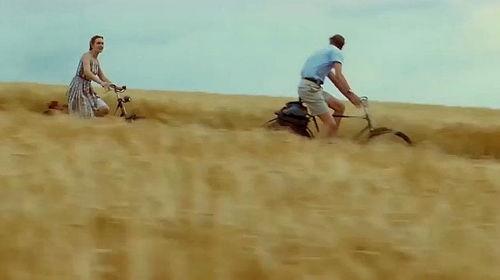 何苦坠入爱河,探寻爱情的真谛与代价